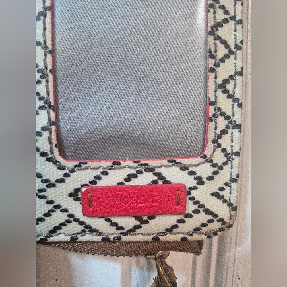 Fossil Small Coin Purse and Wallet. EUC, Authentication Inside Tag.